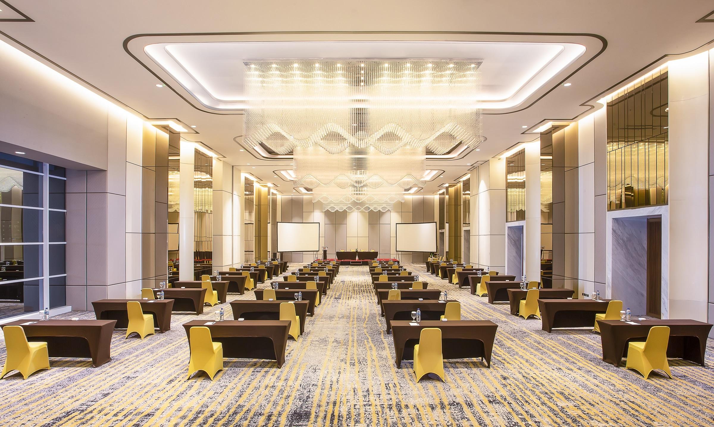 Swiss-Belhotel Solo Exterior photo